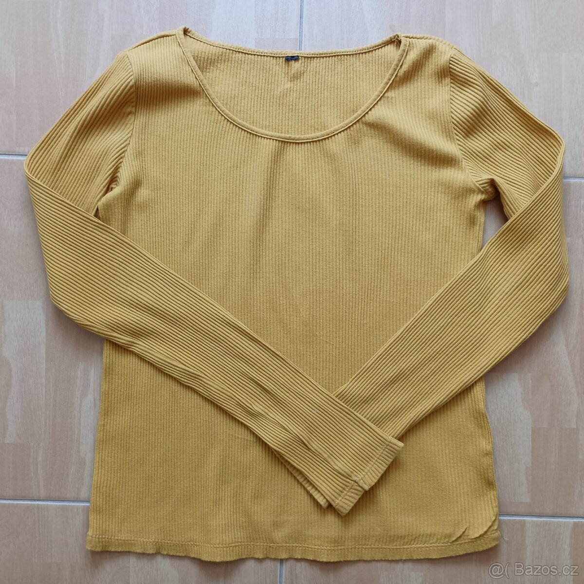 Dívčí trika vel.134-140 zn. H& M - 2