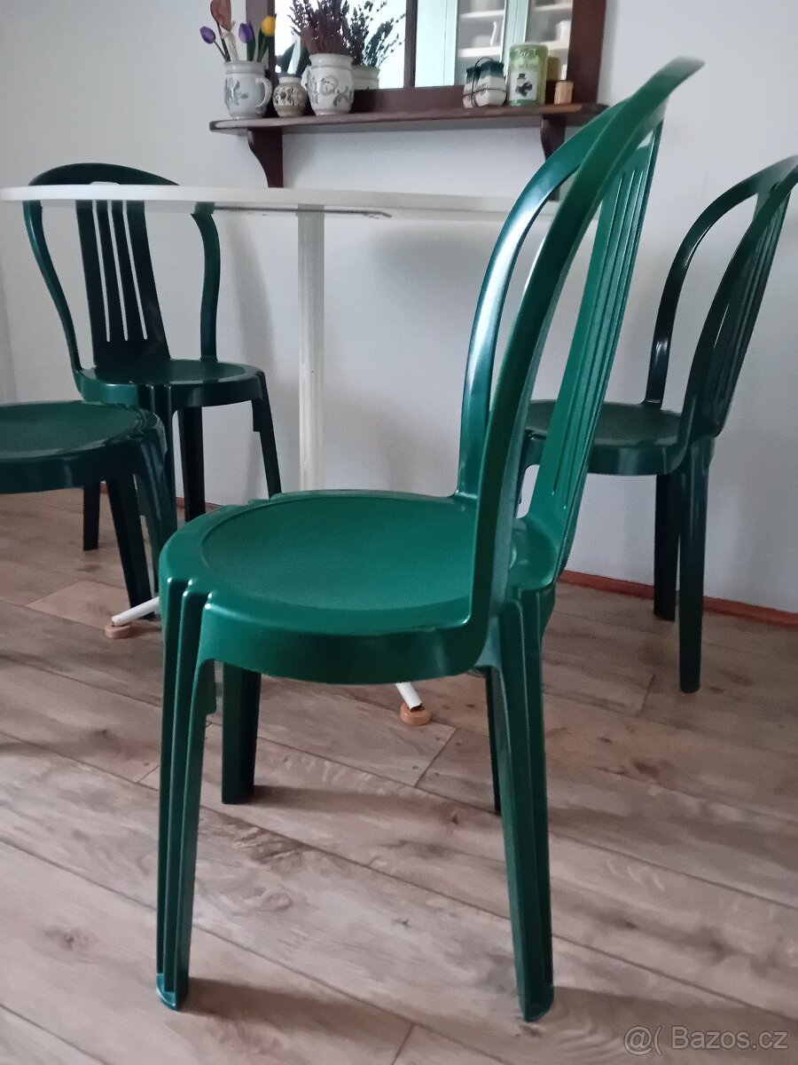 Plastové židle - 2