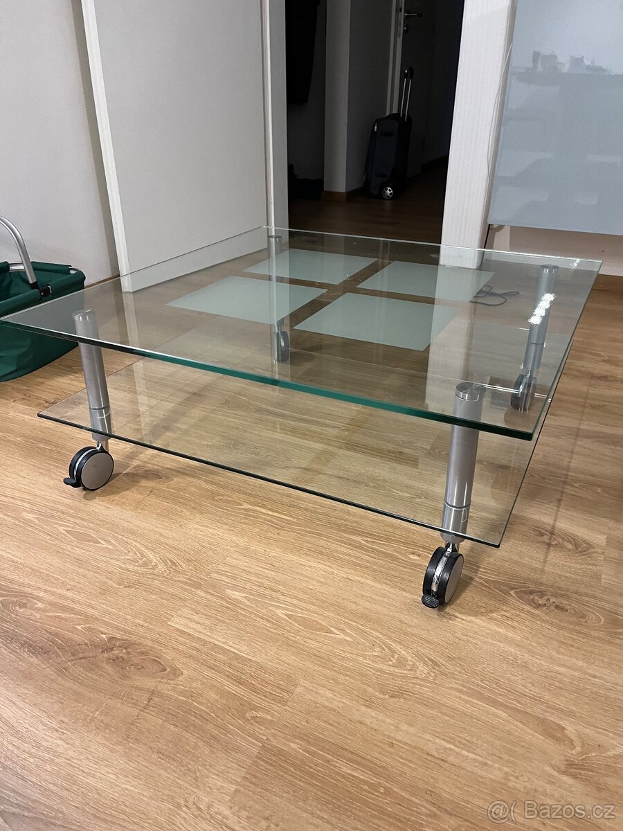 Skleněný konferenční stůl - 2