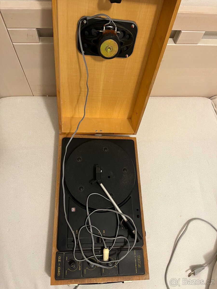 Gramofon Tesla GZ040 - 2