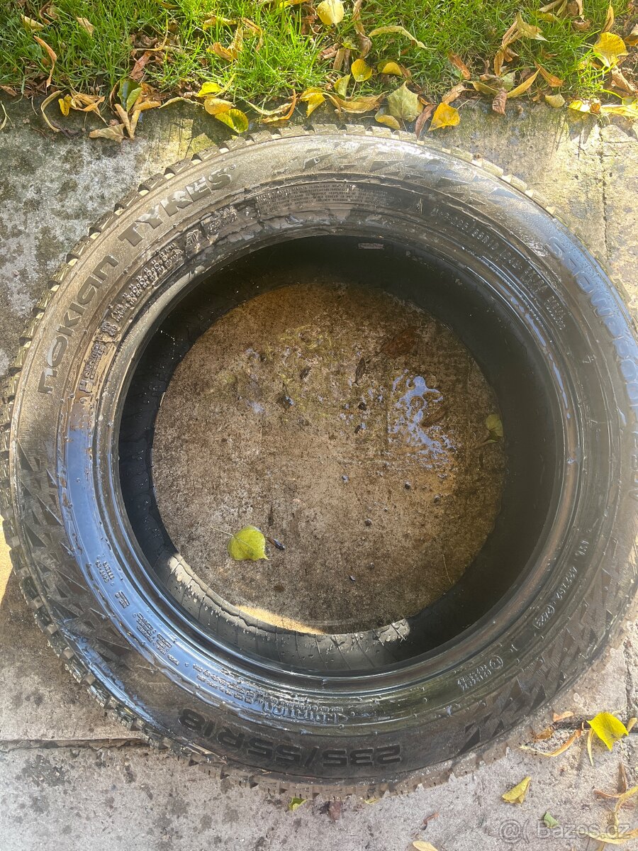 Zimni sada 235 55 r18 Nokian - 2