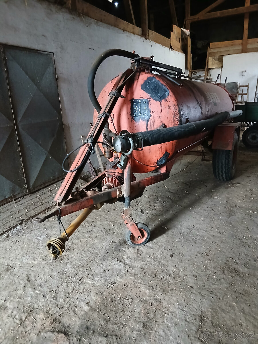 Prodám fekal cisterna Bauer 4500l - 2