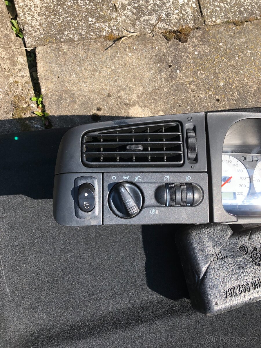 Přistrojová deska golf 3/vento - 2