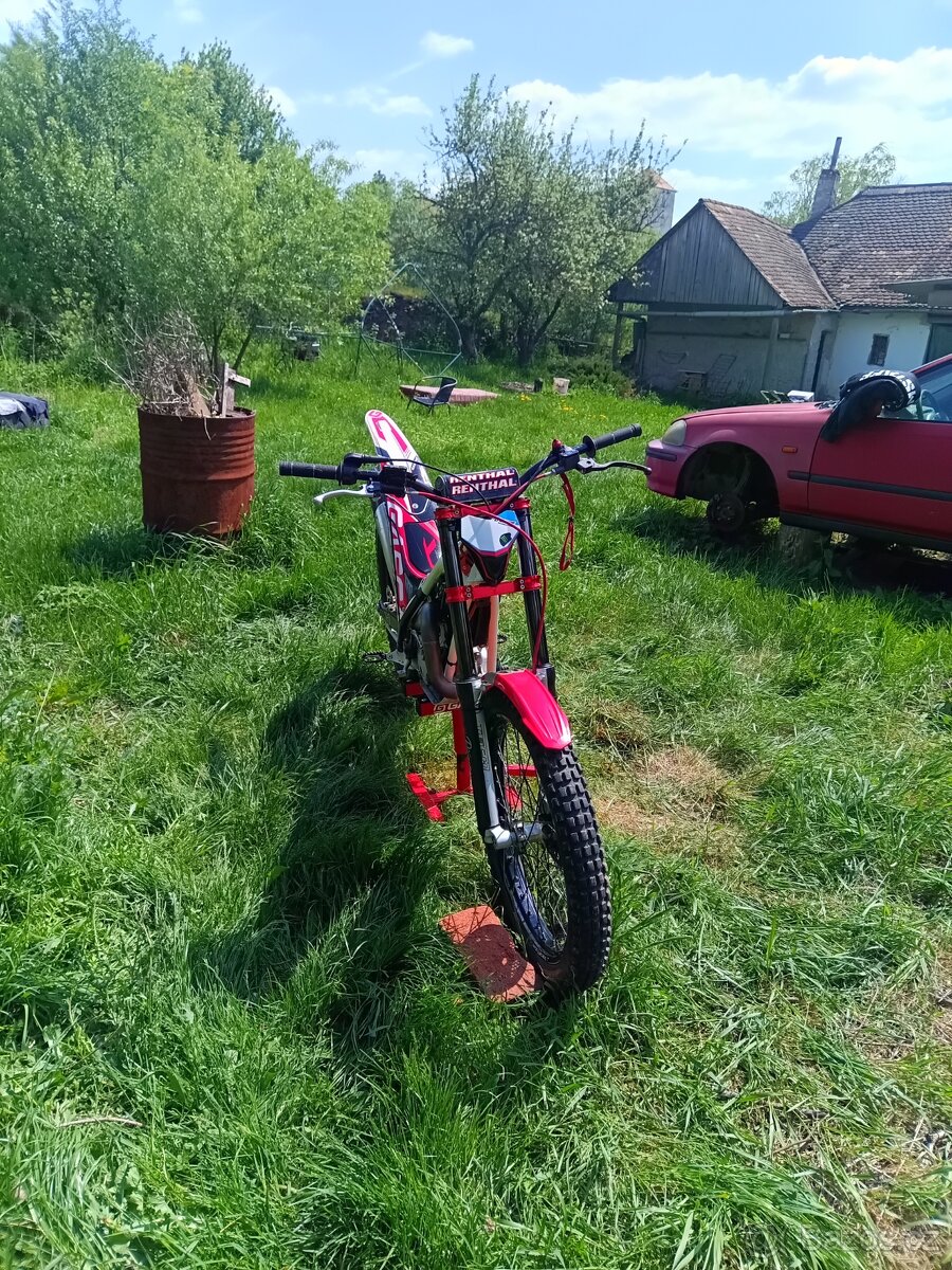 GasGas txt300 Adam Raga Special 2012 s3