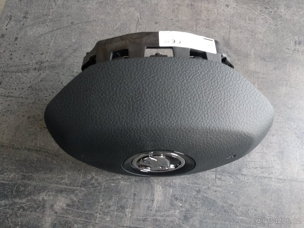 Škoda Octavia III lift - airbag řidiče - 2
