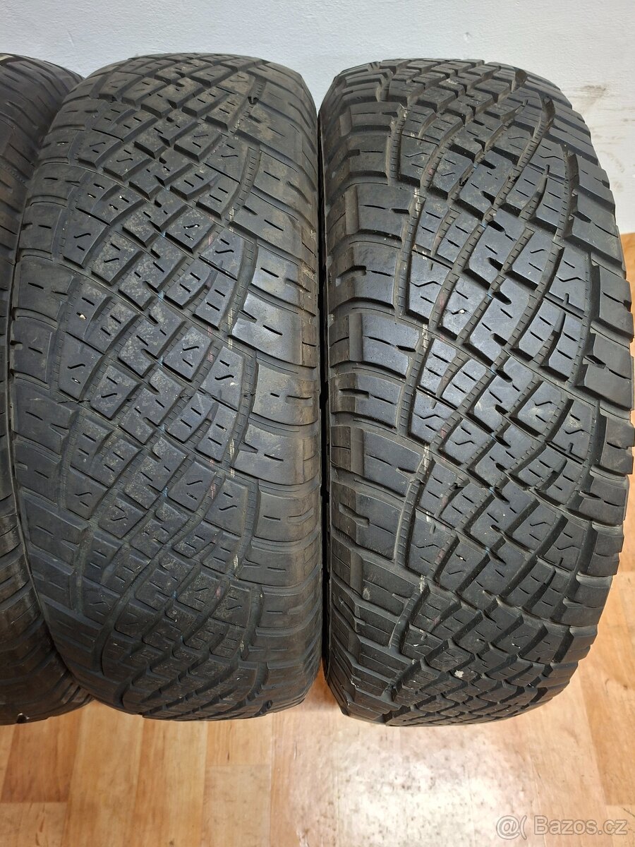 Celoroční pneu 245/70/17 General
