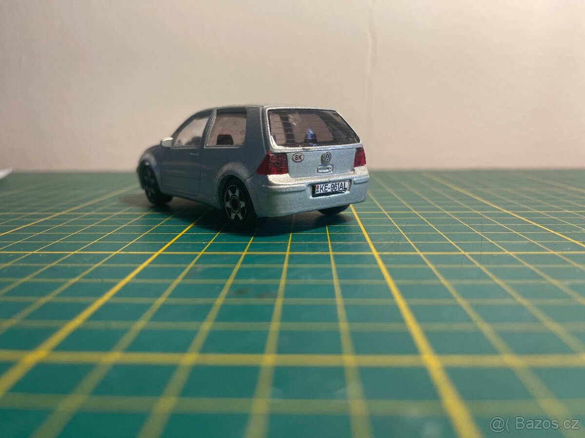 Volkswagen Golf MK4 1:43 BBurago - 2