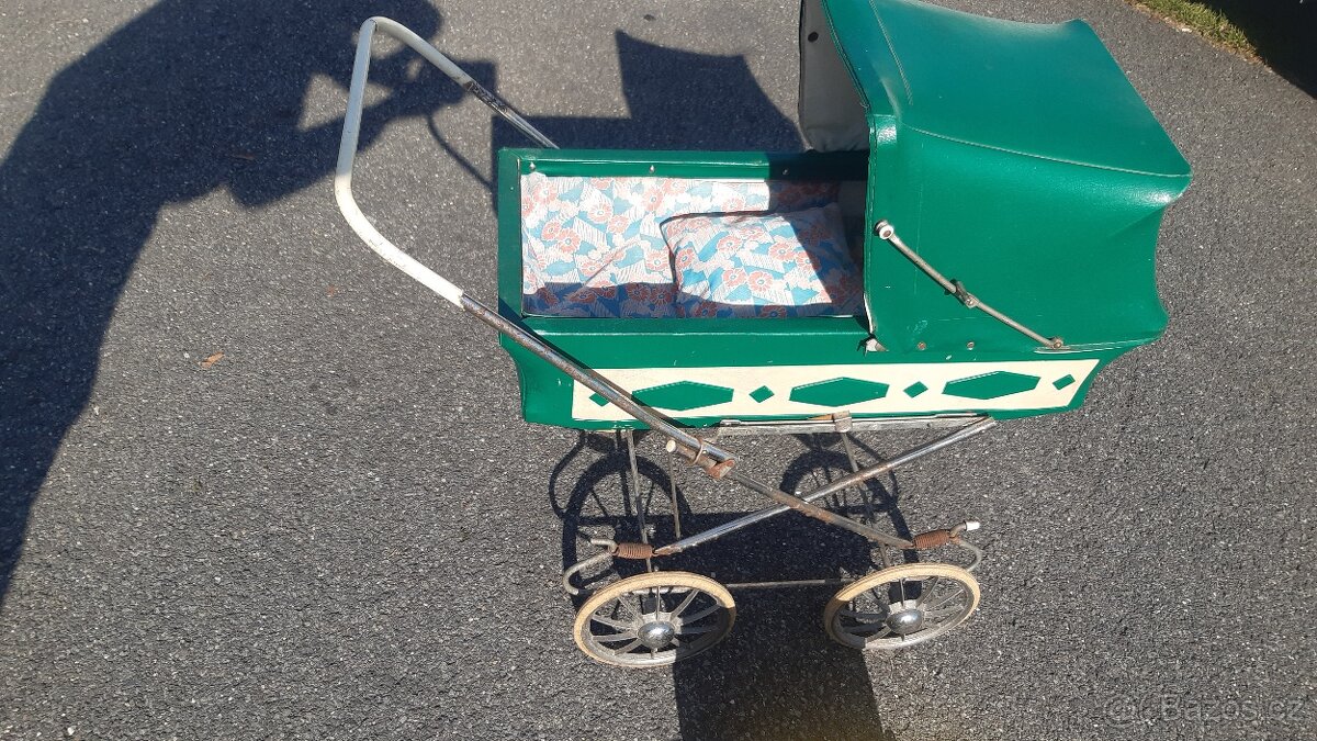 Starý kočárek pro panenky - 2