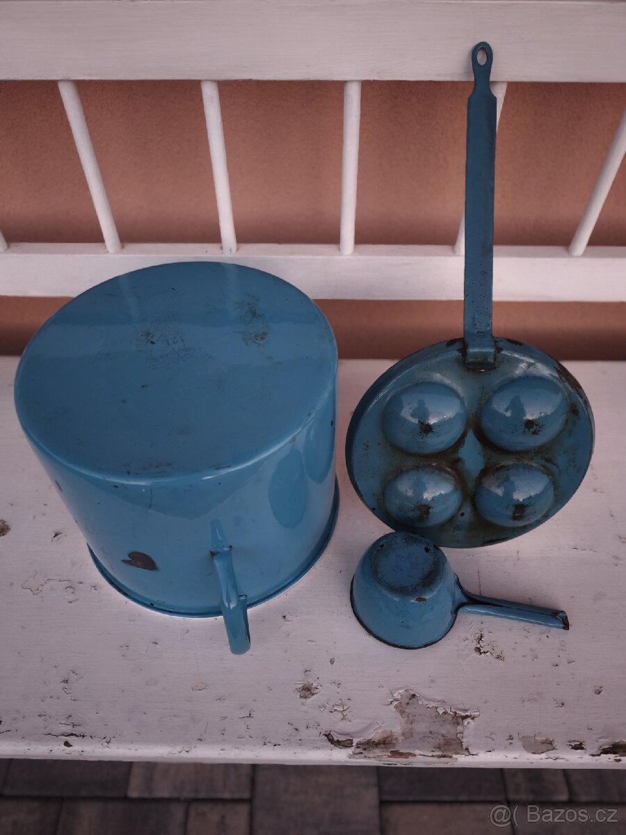 Smaltovaný set nádobí - 2