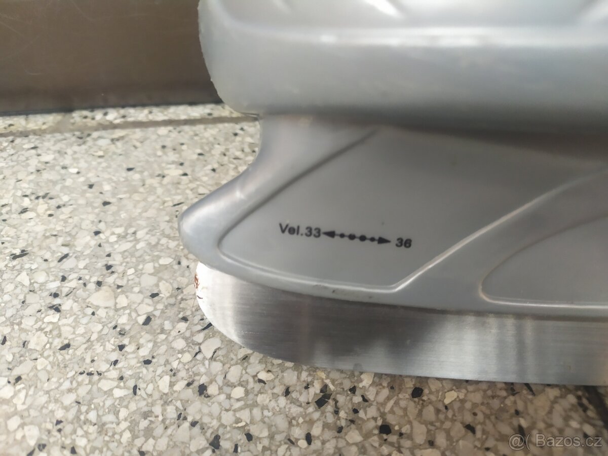 Dětské nastavovací brusle Worker o velikosti 33-36 - 2