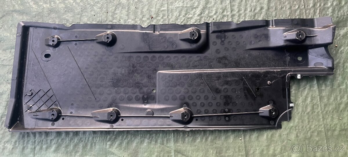 Krycí plast podlahy(originální)Škoda Octavia2/ Yetti - pravý - 2