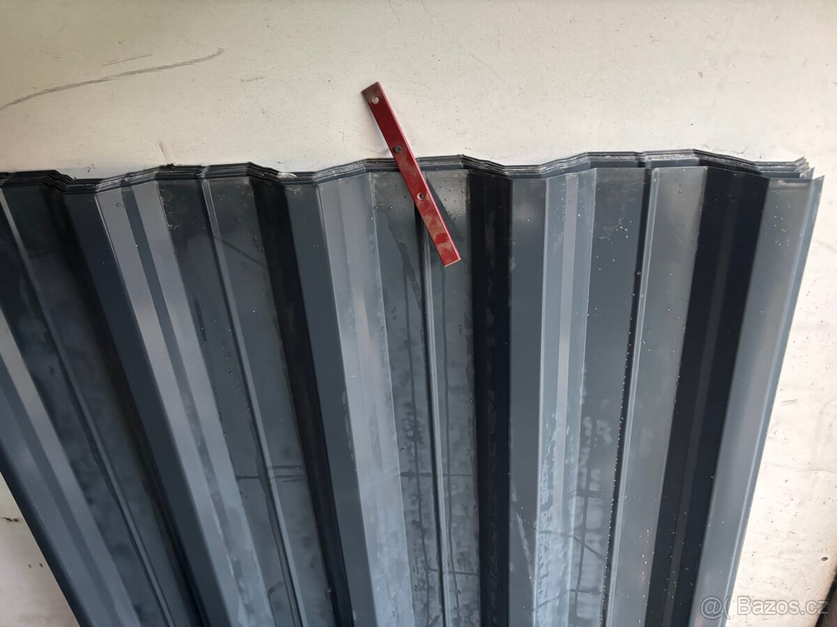 pozinkovaný trapézový plech šedé barvy - 2