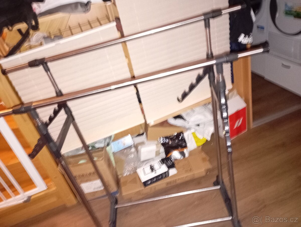 Věšák, němý sluha - 2