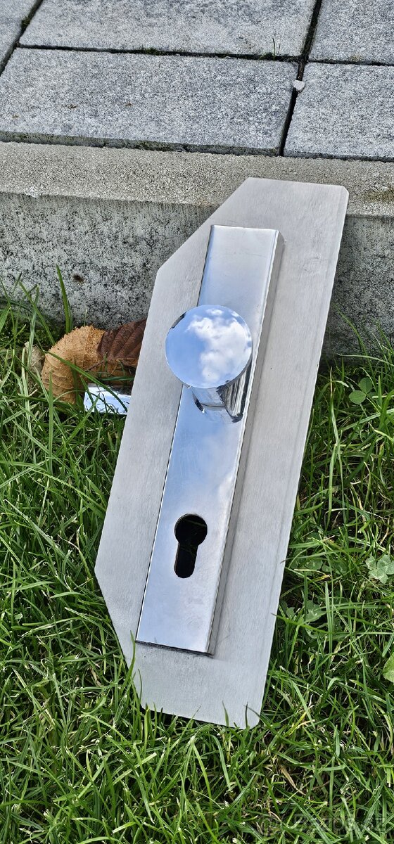 Bezpečnostní kování na vstupní dveře - 2