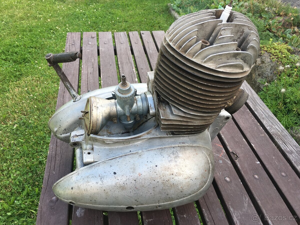 Motor Jawa 250 pérák - 2