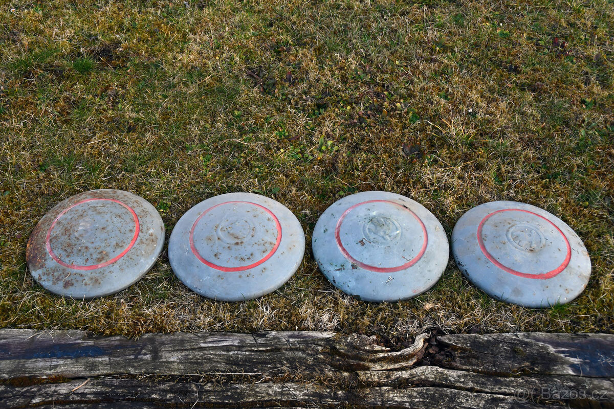 Plechové puklice Škoda nálezový stav - 2