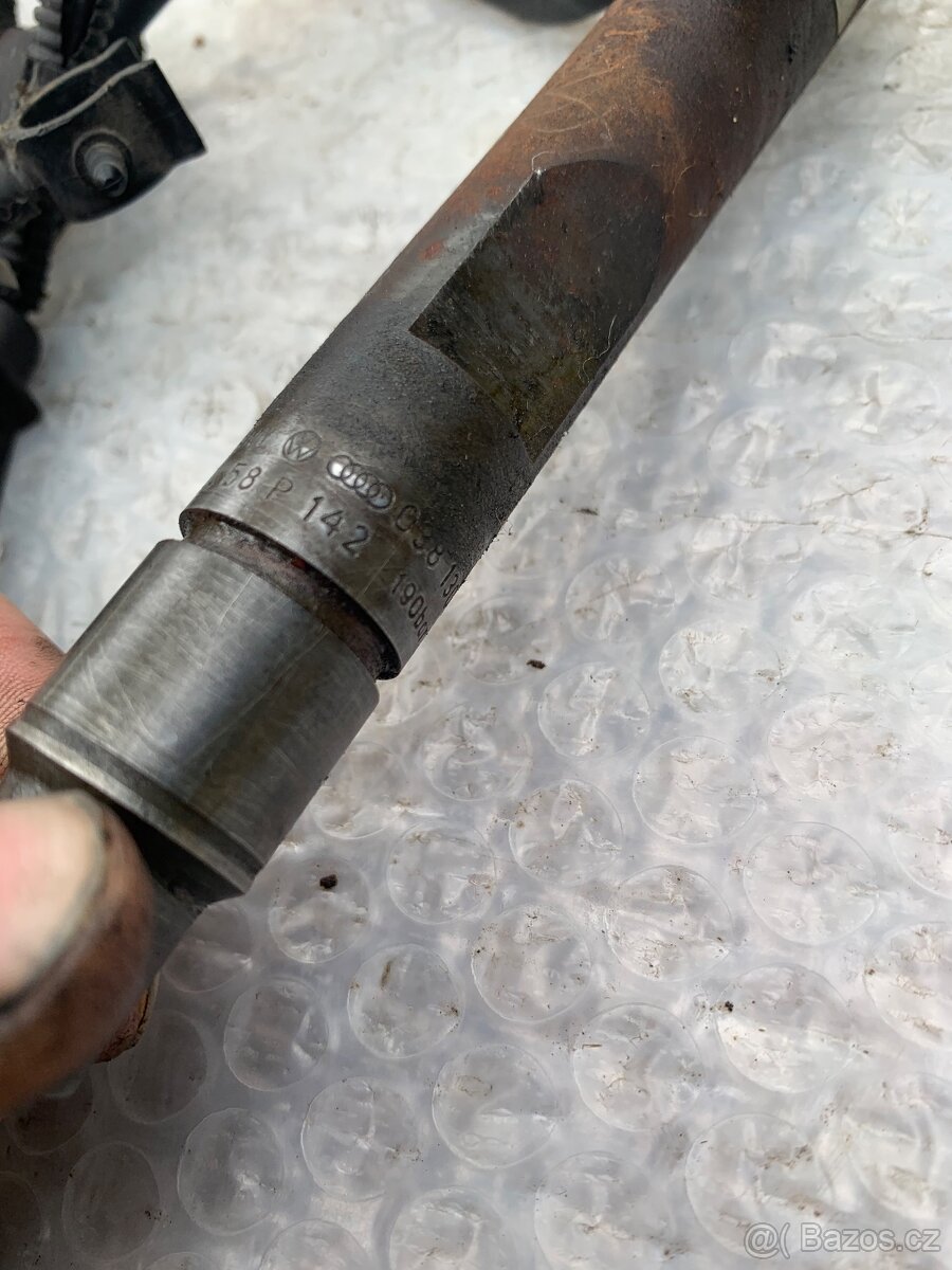 Vstřikovače 1.9tdi 66kw octavia 1 - 2