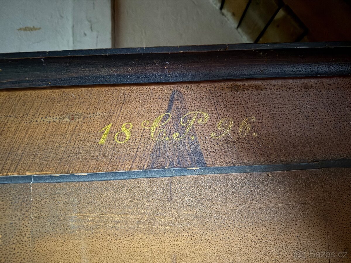 Starožitná skříň - 2