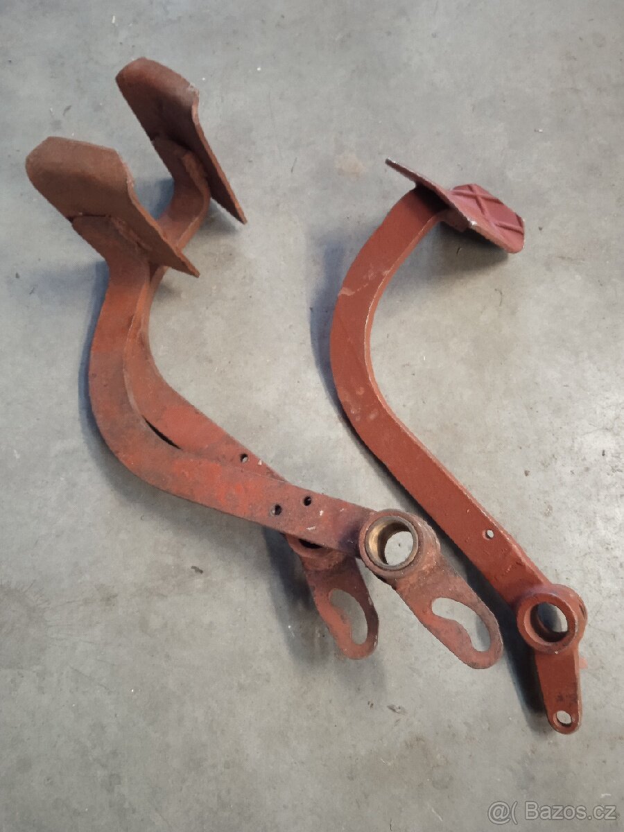 Zetor 3011 pedály - 2