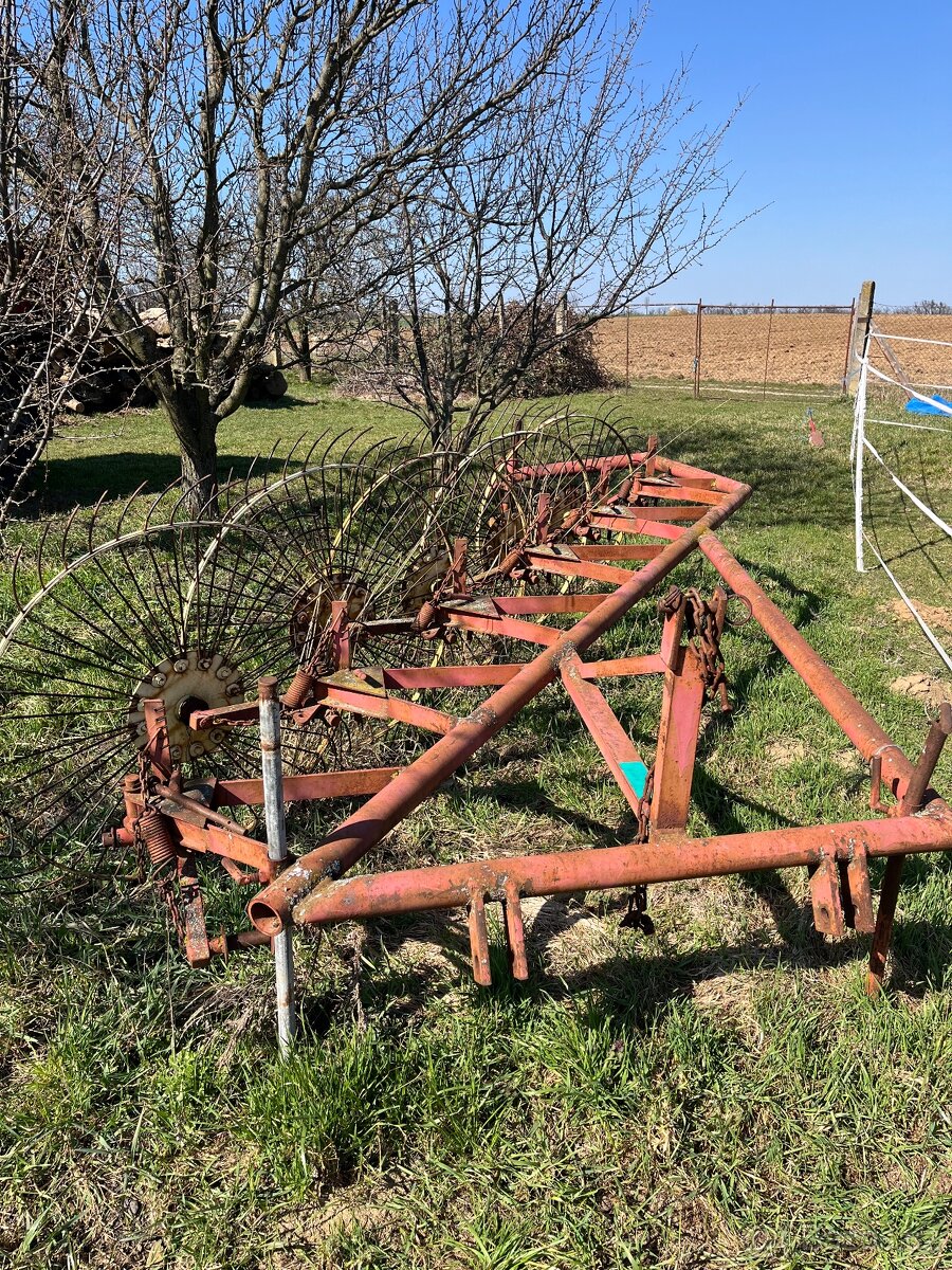 Paprskový obraceč na seno - 2