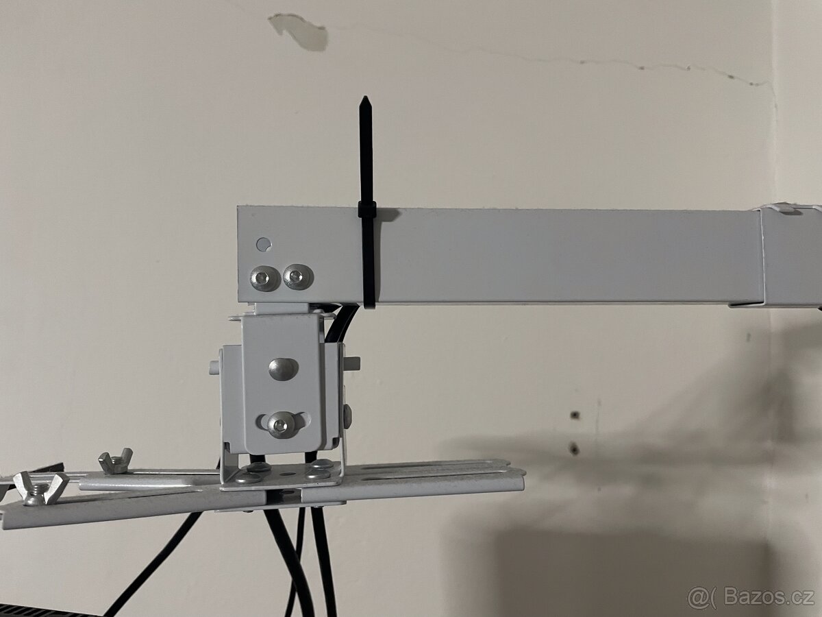 Držák na projektor - 2