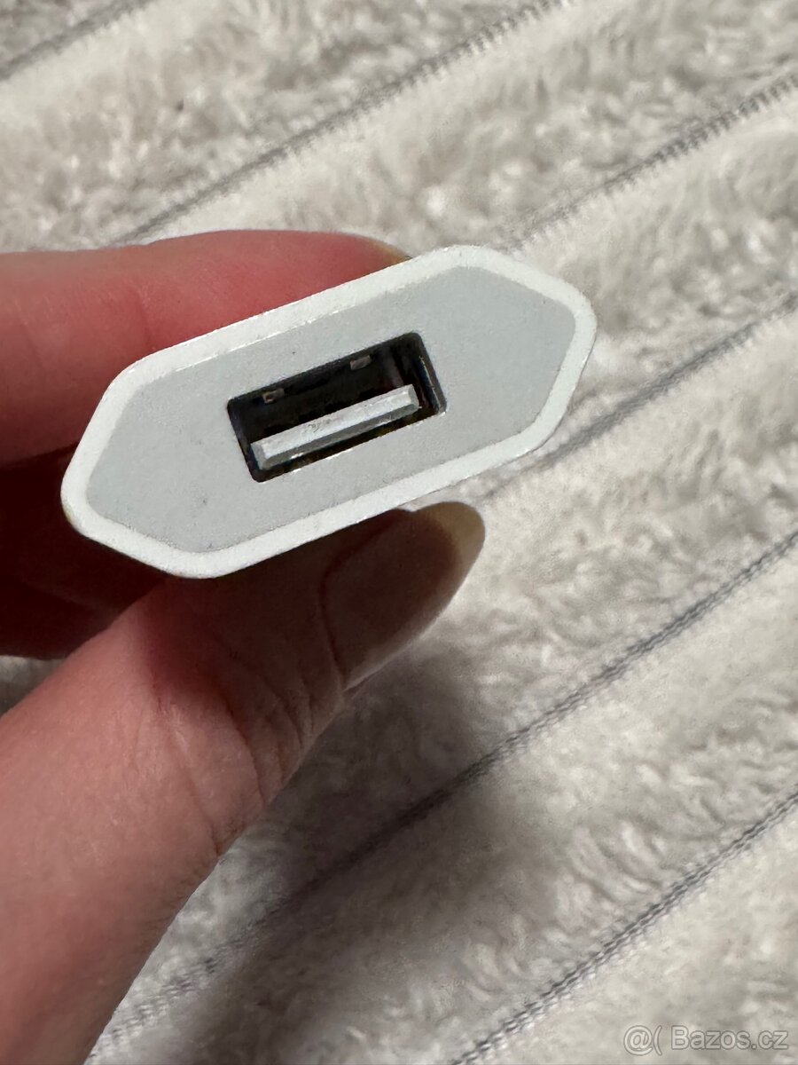 USB nabíječka do zásuvky – bílá - 2