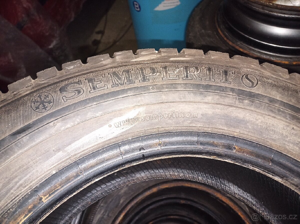 Zimní pneu 205/65 r 15 c semperit . - 2