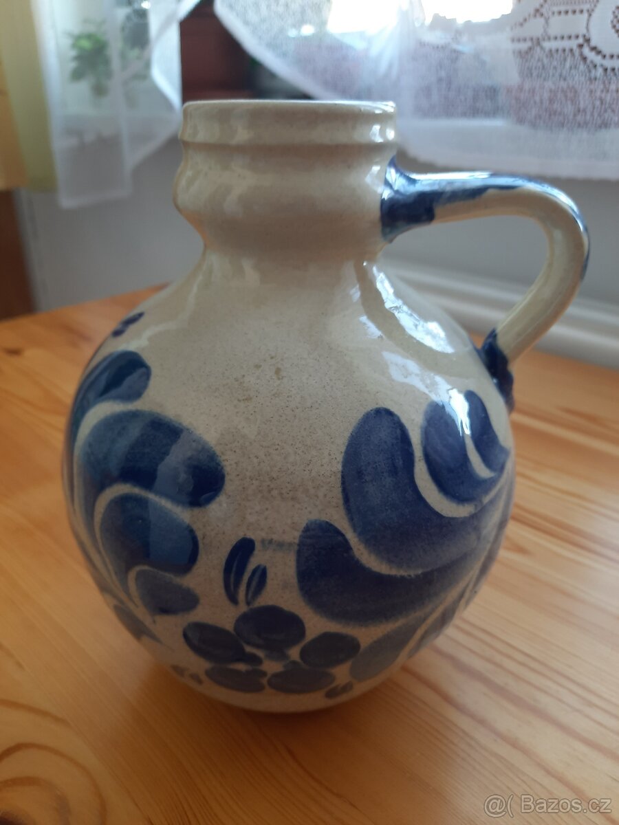 Ručně malovaný keramický džbánek s uchem. Výška 22 cm, 2 l - 2
