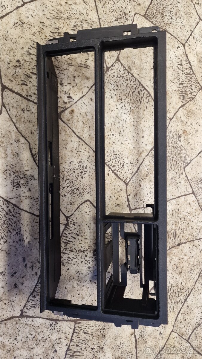 BMW E34 - stredovy panel - 2