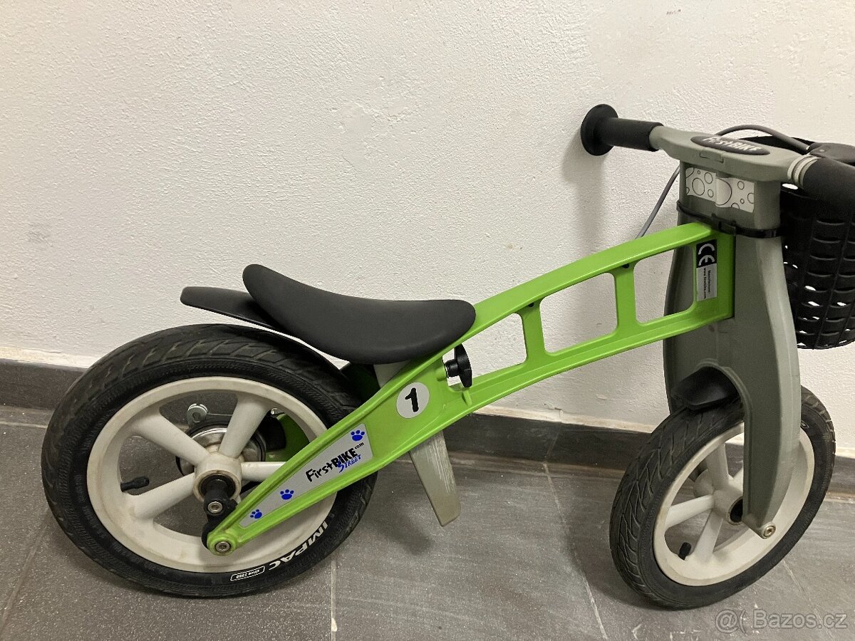first bike + košík a zvonek a reflexni vesta + adapter - 2