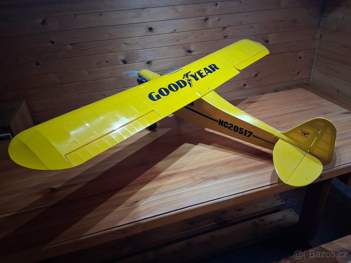 RC letedlo Piper j-5 - 2