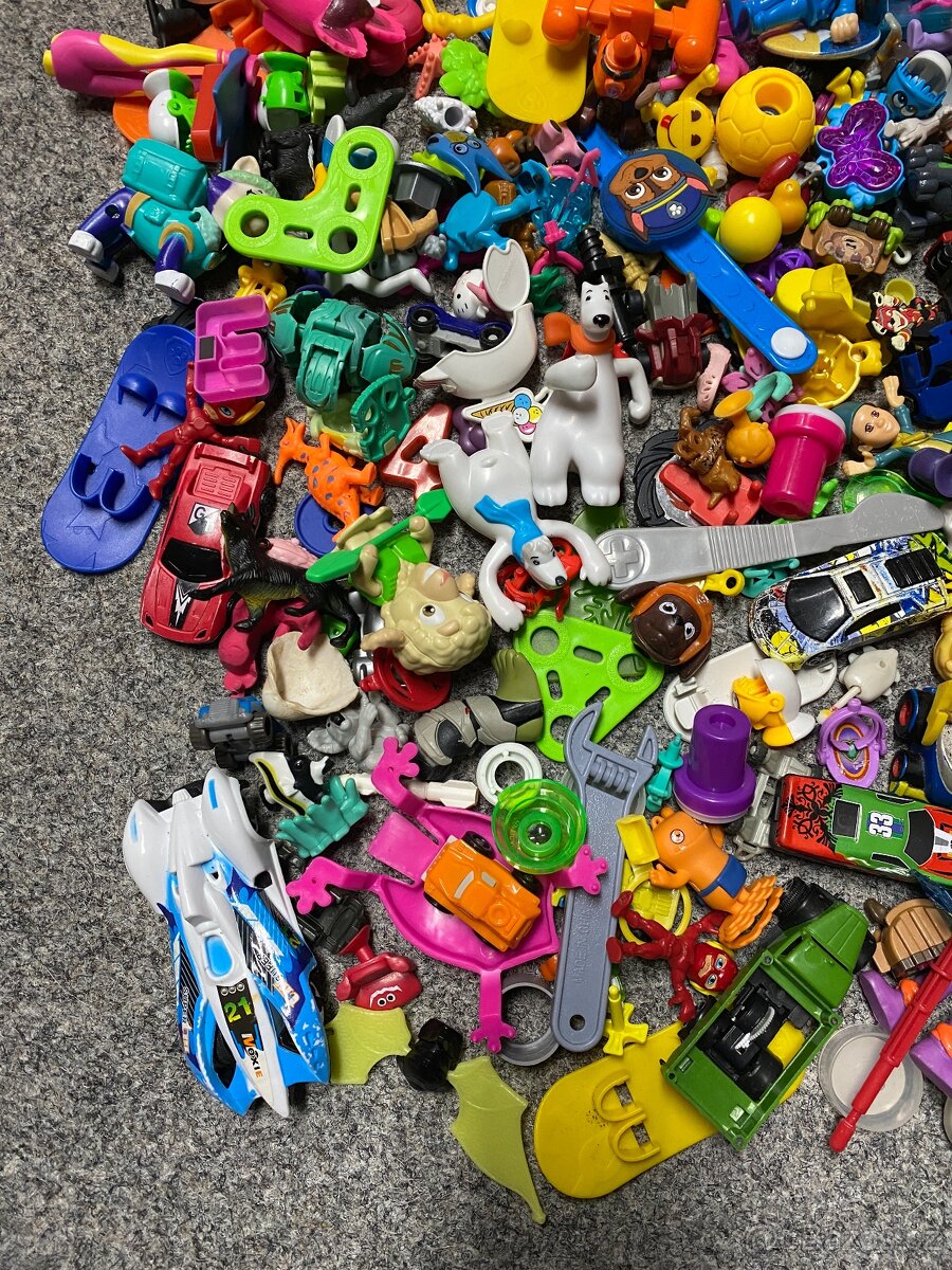 hračky staré hračky figurky kinder surprise autíčka - 2