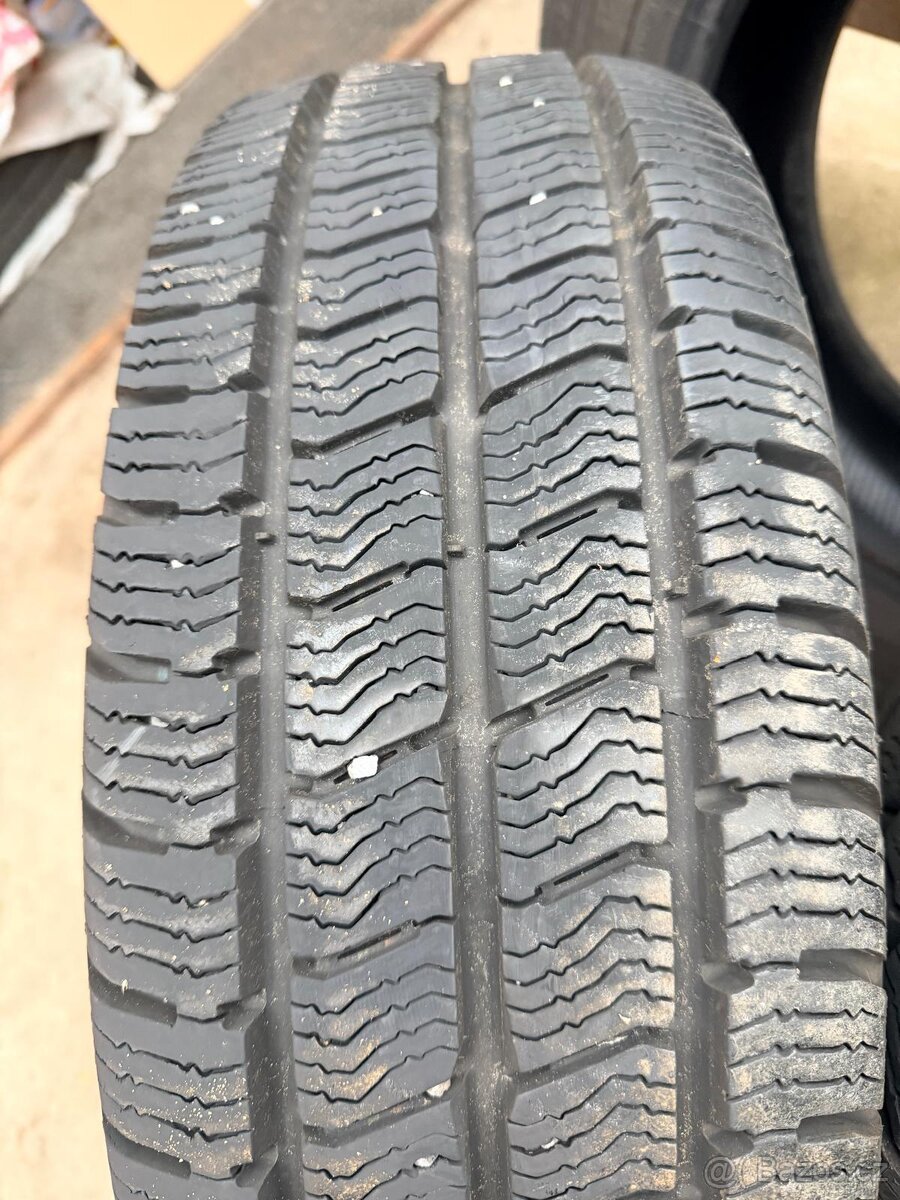 Zimní pneu Barum 215/65 r16c - 2