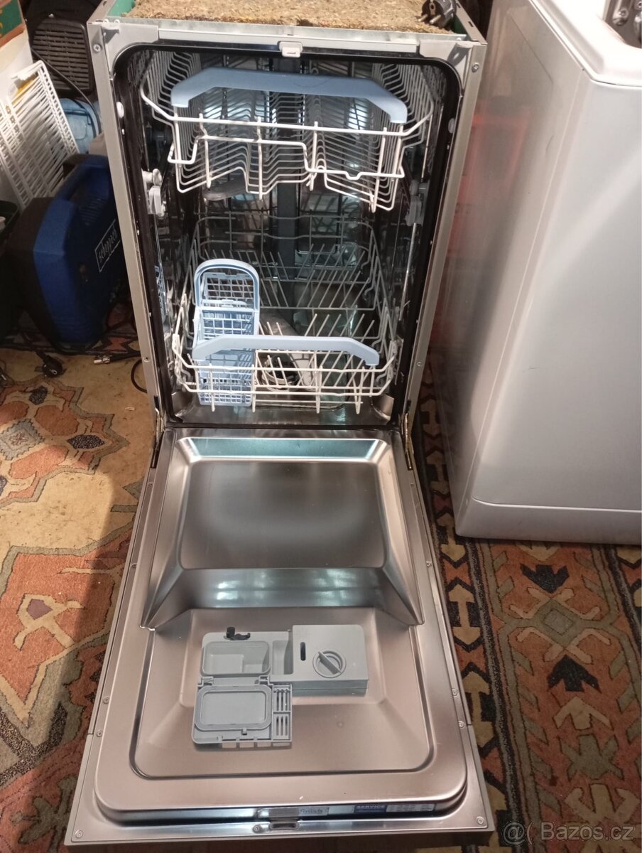 Myčka Indesit nerez, 45 cm, 7 programů, záruka 2 měsíce - 2