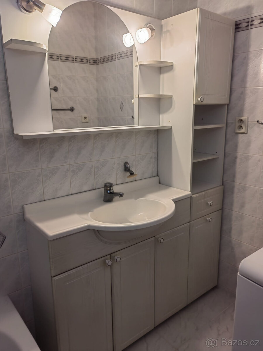 Koupelnový komplet včetně zrcadla - 2
