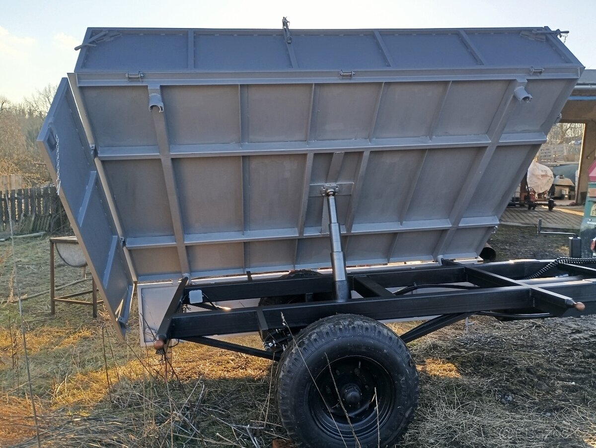 Vlek za traktor třístranný sklápěč - 2