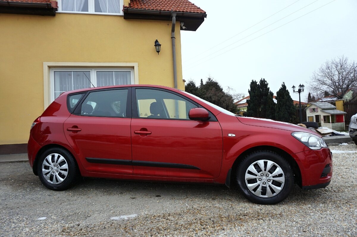 Kia Ceed 1,4 16V 66 kW 2010 HATCHBACK - 2