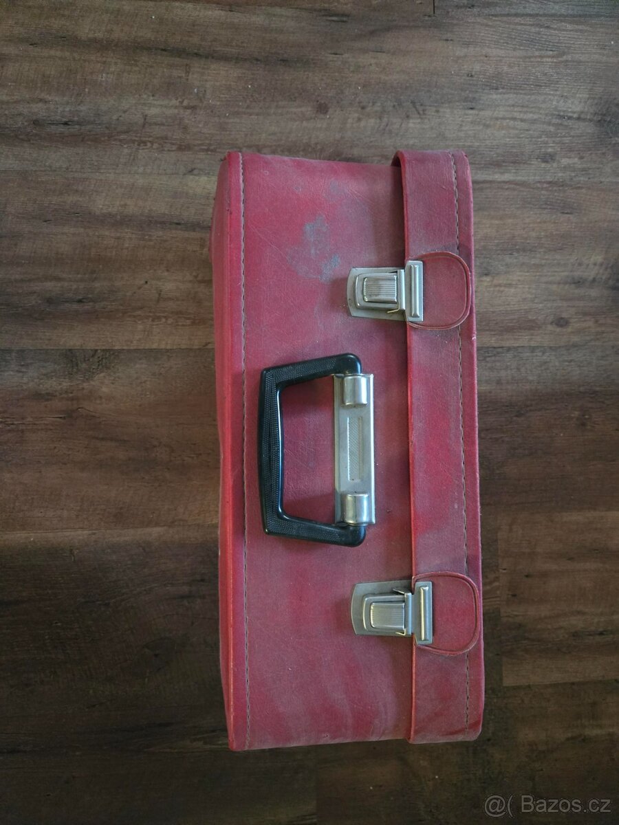 Kufříkový šicí stroj Podolsk142 - 2