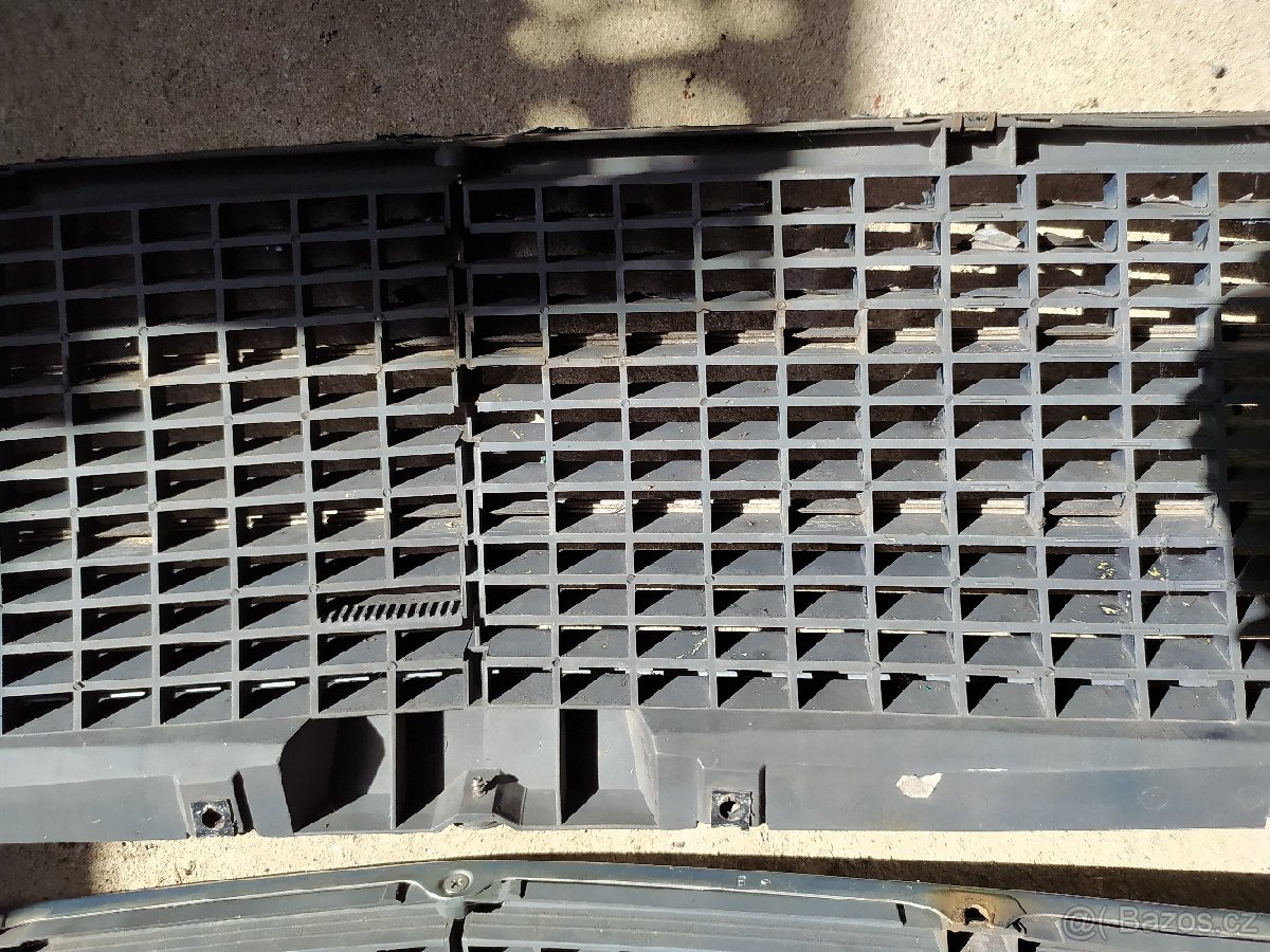 Mercedes W210 maska predfacelift - 2