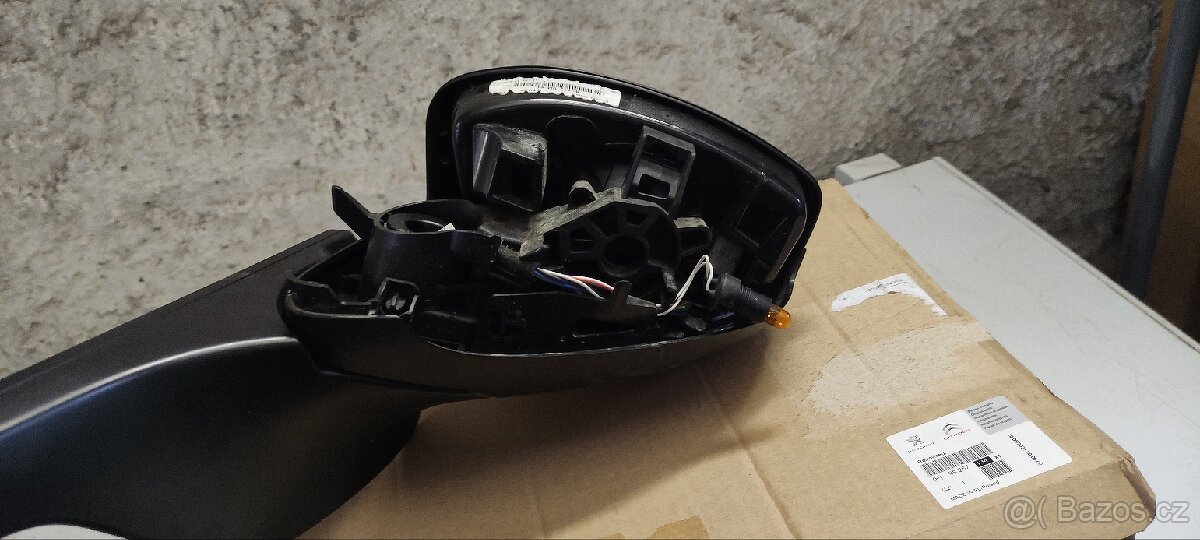 Levé zrcátko C3 III - 2