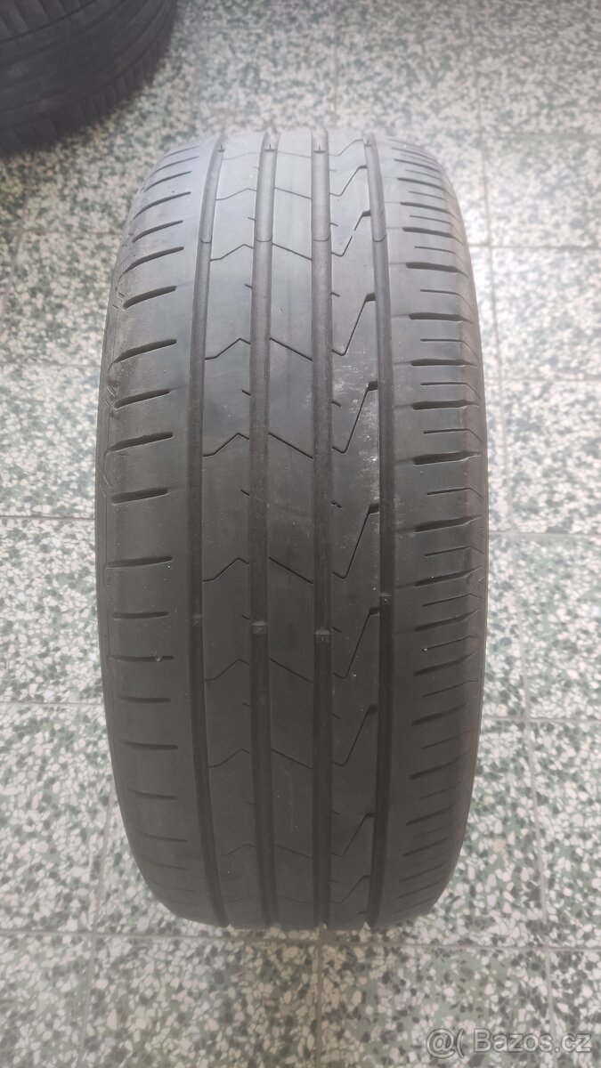 Letni pneu 215/55/17 - 2