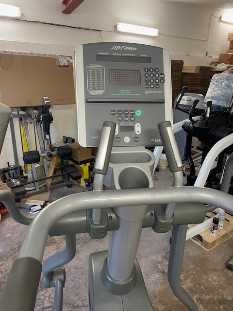 Life Fitness Summit Trainer - 2