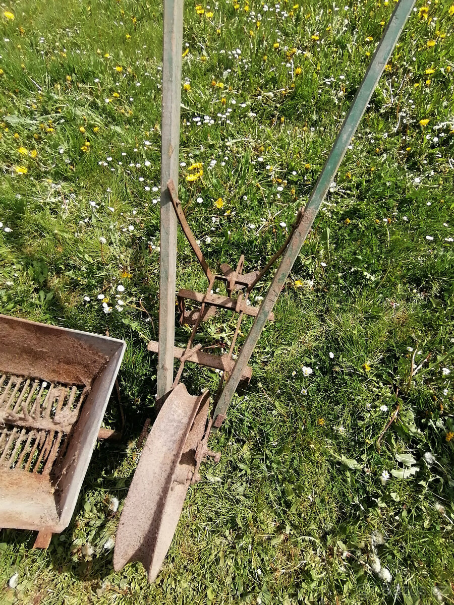 DARUJI ZDARMA historický secí stroj - 2