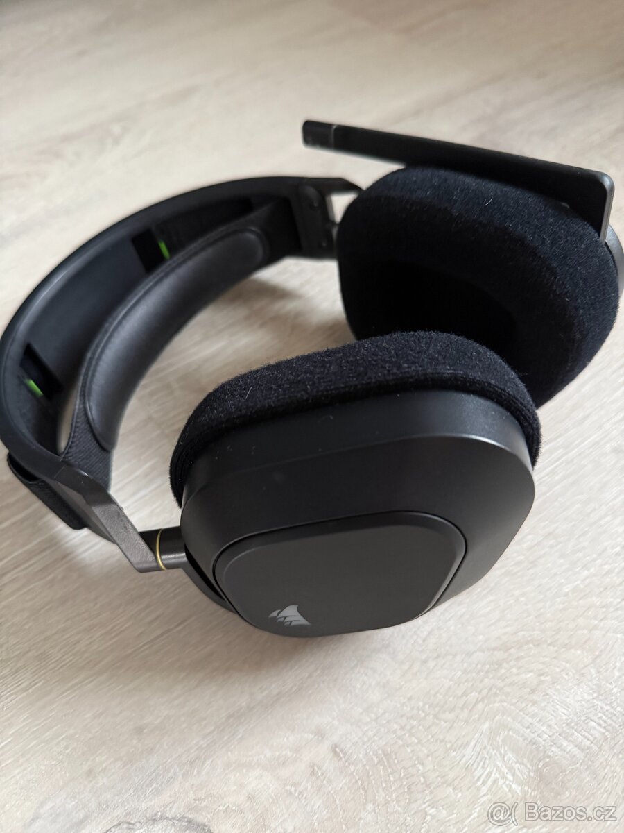Herní sluchátka Corsair HS80 RGB Wireless - 2
