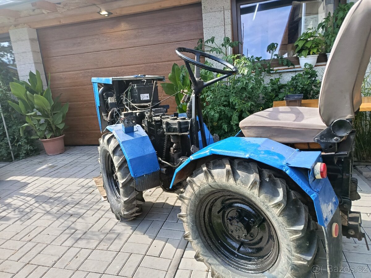KLOUBOVÝ MALOTRAKTOR 4X4 - 2
