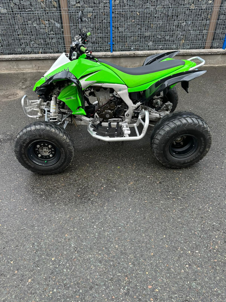 Sportovní čtyřkolka Kawasaki KFX450R s SPZ