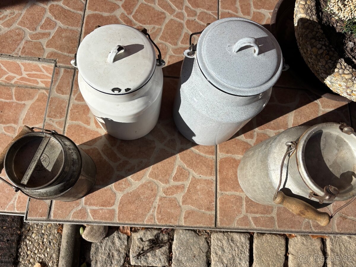 Staré smaltované a plechové bandasky - 2