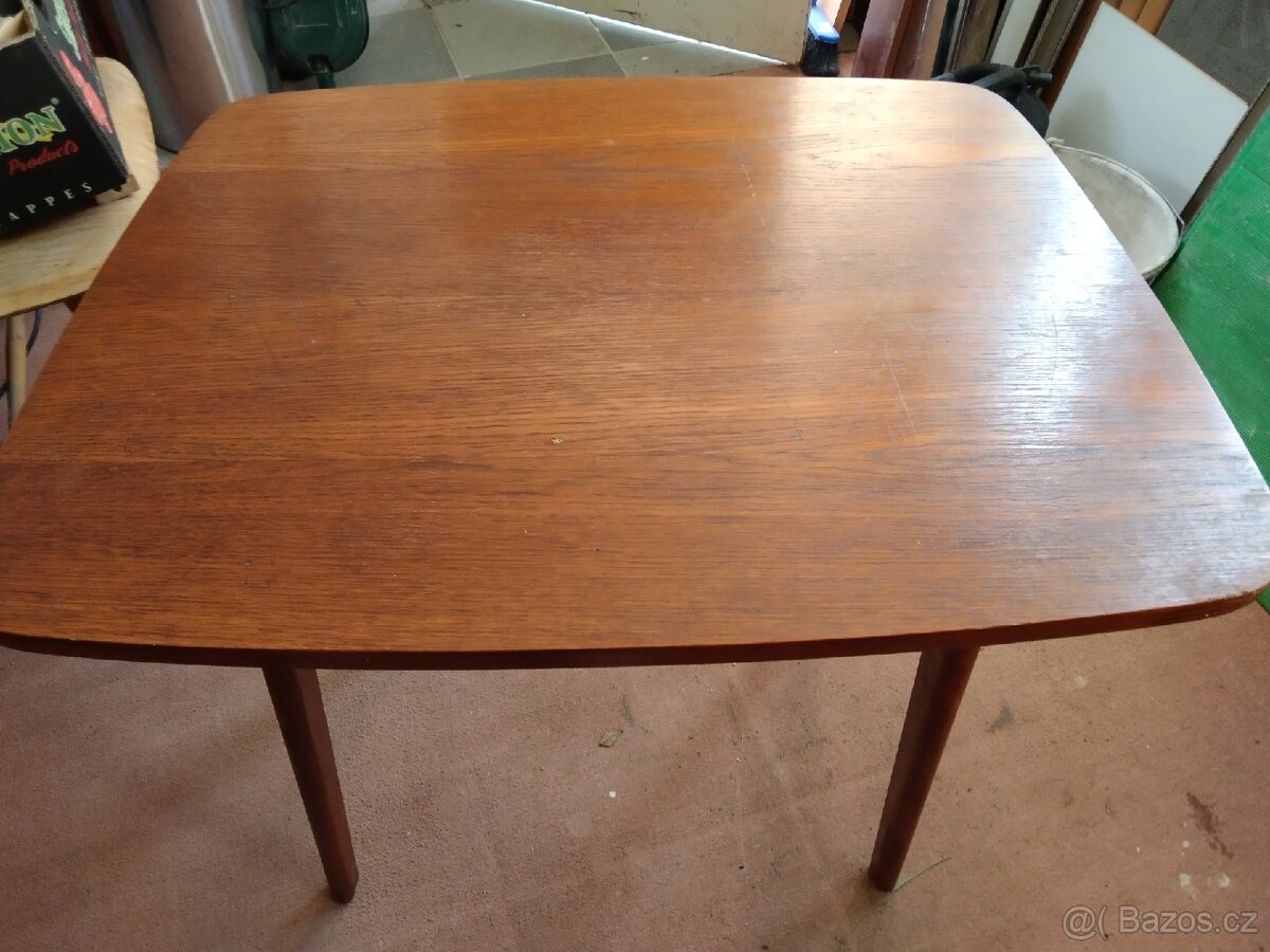 Otočný televizní stolek - 2