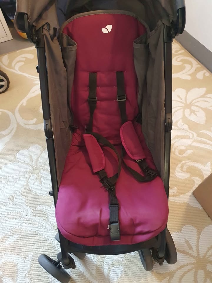 Prodám kočárek/golfky Joie - 2