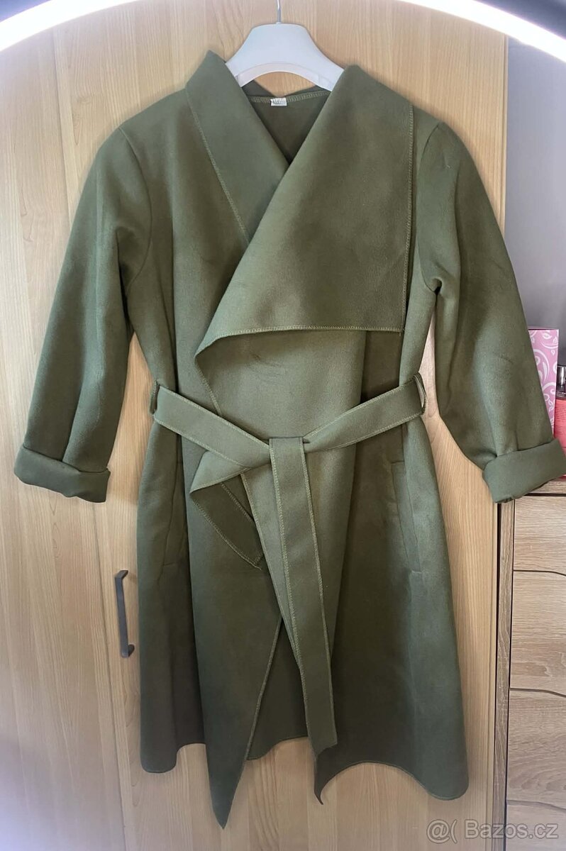 Nový flauš kabátek vel. 44 a více - 2